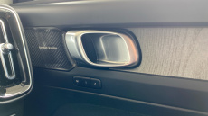 Volvo XC40 2.0 B4P Ultra Dark 5dr Auto Petrol Estate